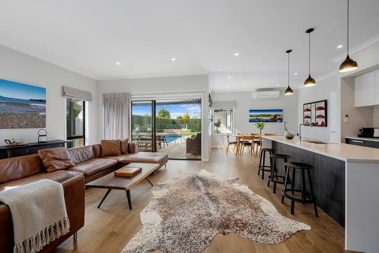 Photo of property in 33 Pohutukawa Parade, Riverhead, 0820