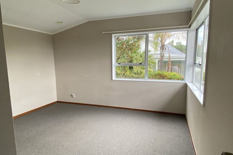 Photo of property in 88 William Bayes Place, Red Beach, 0932