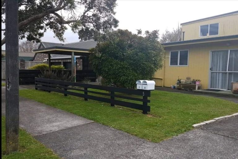 Photo of property in 5 Rennell Street, Frankleigh Park, New Plymouth, 4310