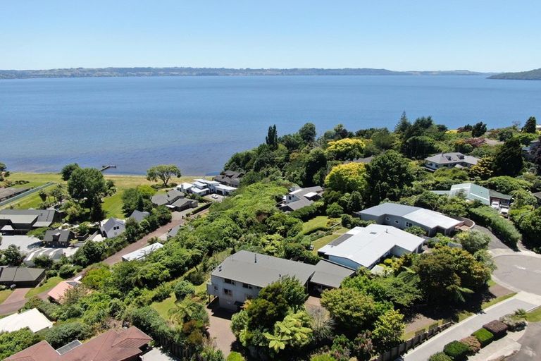 Photo of property in 10 Naera Place, Kawaha Point, Rotorua, 3010