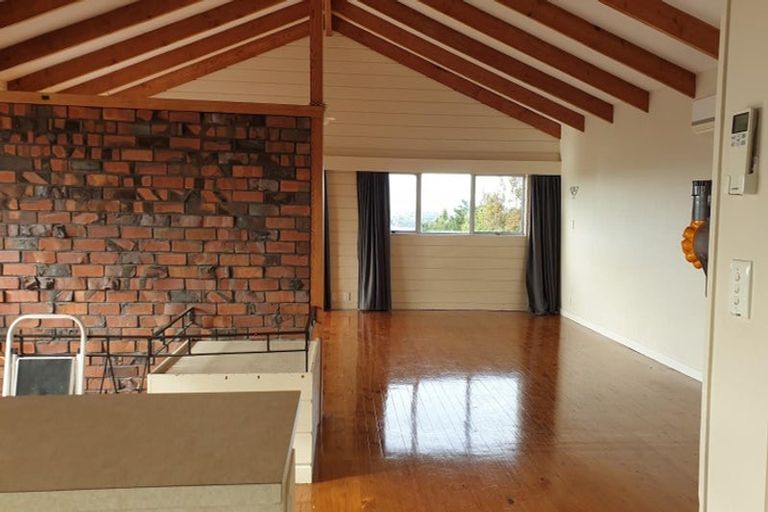 Photo of property in 85a Colwill Road, Massey, Auckland, 0614