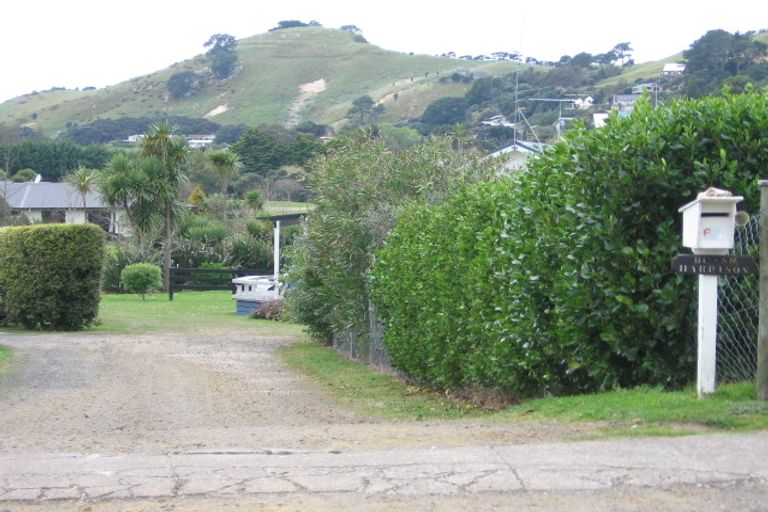 Photo of property in 61 Hahei Beach Road, Hahei, Whitianga, 3591