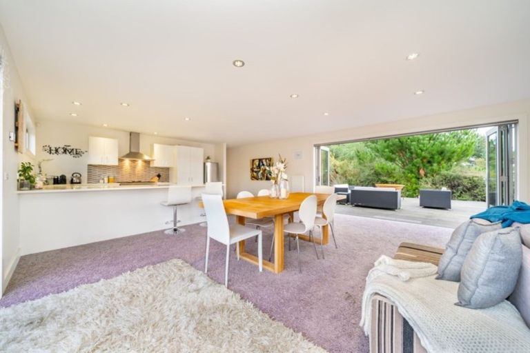 Photo of property in 37 Mt Marua Drive, Timberlea, Upper Hutt, 5018