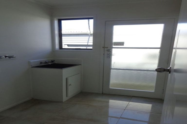 Photo of property in 12 Hamblyn Place, Ranui, Auckland, 0612