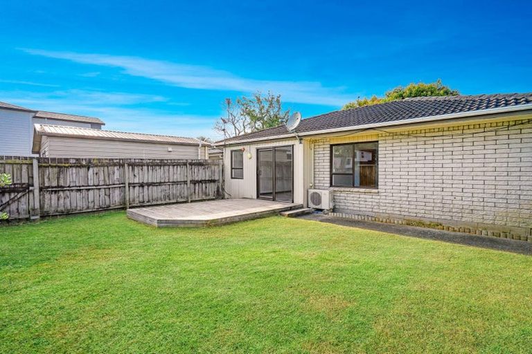 Photo of property in 2/21 Gloaming Place, Conifer Grove, Takanini, 2112