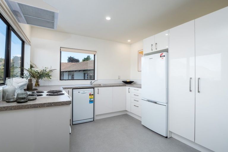Photo of property in 17a Wynyard Crescent, Fernhill, Queenstown, 9300