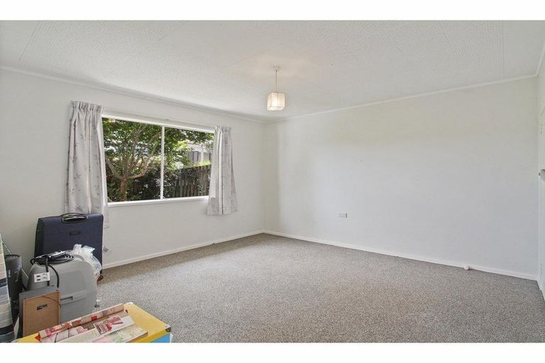 Photo of property in 2/57 Coronation Road, Hillcrest, Auckland, 0627