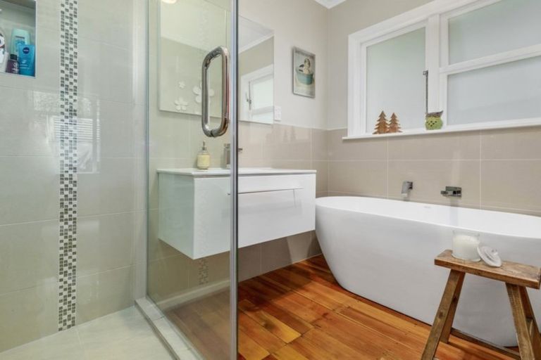 Photo of property in 76 Redwood Avenue, Tawa, Wellington, 5028