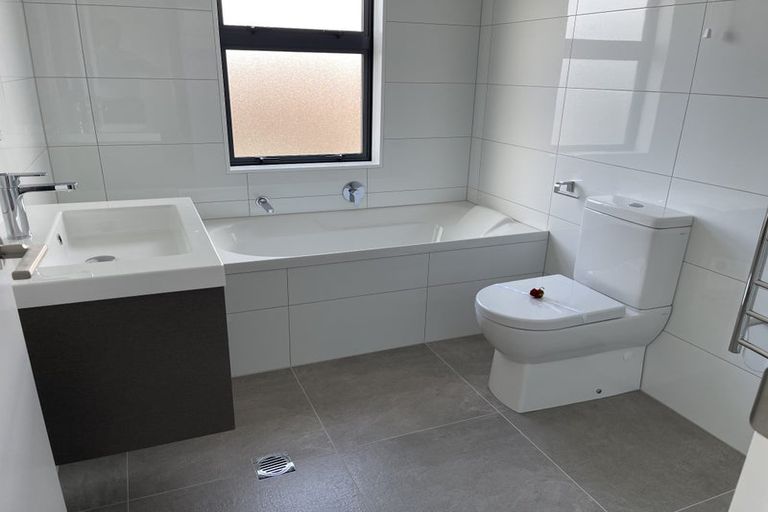 Photo of property in 16 Paterae Lane, Flat Bush, Auckland, 2019