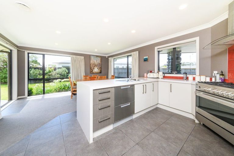 Photo of property in 57 Chestnut Close, Kelvin Grove, Palmerston North, 4414