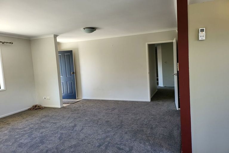 Photo of property in 27 Tussock Avenue, Mangere, Auckland, 2022