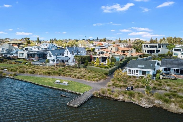 Photo of property in 64 Lake Crescent, Hamilton Lake, Hamilton, 3204