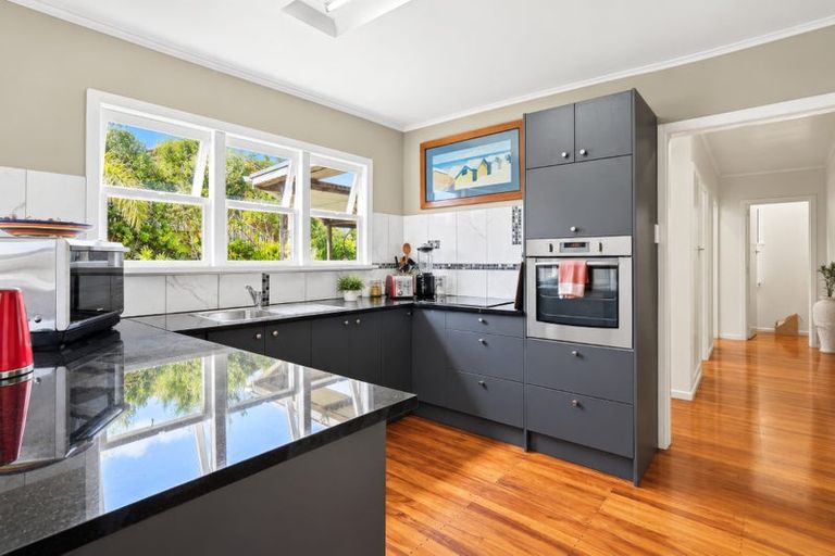 Photo of property in 15 St James Avenue, Helensville, 0800