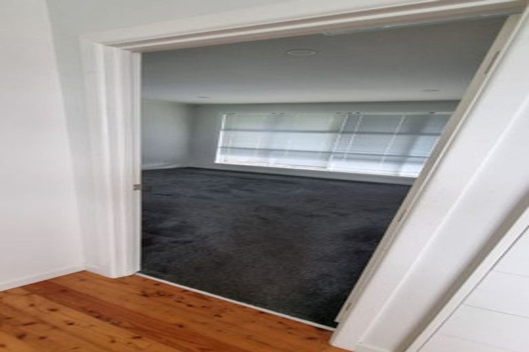 Photo of property in 121 Centreway Road, Orewa, 0931