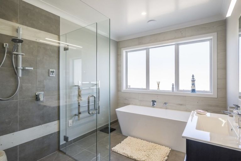 Photo of property in 3 Saint Vincent Way, Waikanae, 5036