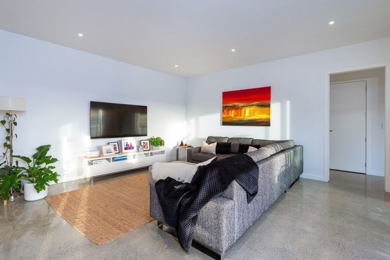 Photo of property in 8 Shearwater Lane, Point Wells, 0986