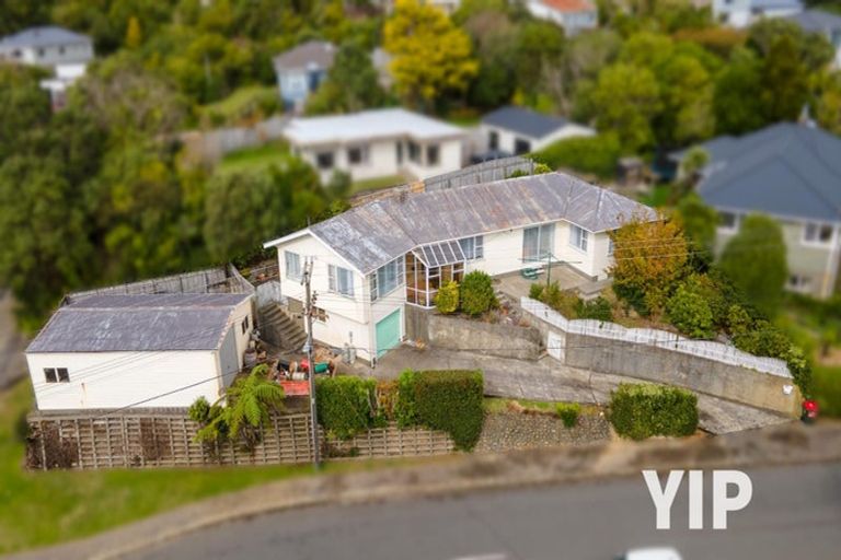 Photo of property in 1 Turville Crescent, Newlands, Wellington, 6037