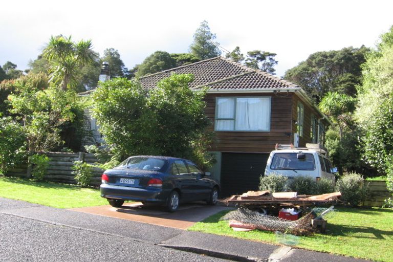 Photo of property in 8 Rimutaka Place, Titirangi, Auckland, 0604