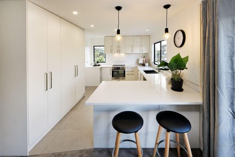 Photo of property in 2/7 Te Atatu Road, Te Atatu South, Auckland, 0610