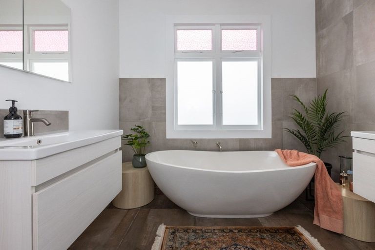 Photo of property in 45 Wellesley Road, Napier South, Napier, 4110