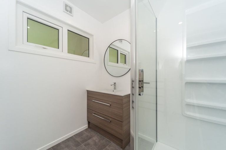 Photo of property in 2/5 Wye Street, Island Bay, Wellington, 6023