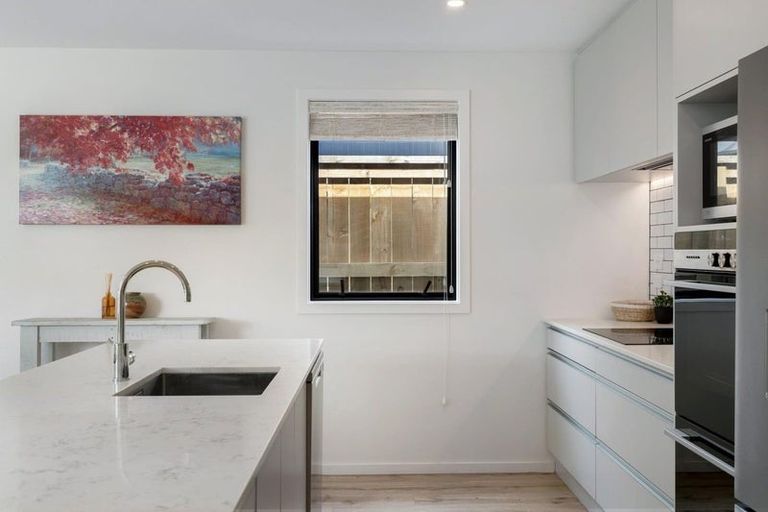 Photo of property in 33 Drysdale Road, Jacks Point, 9371