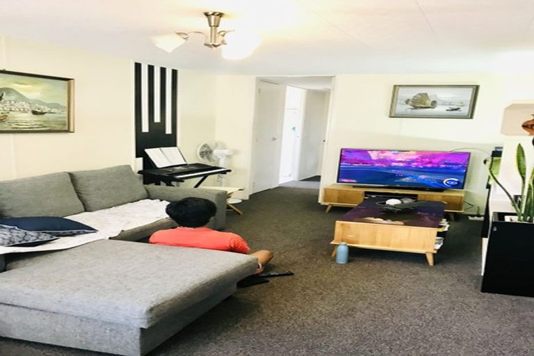 Photo of property in 2/16 Barneys Farm Road, Clendon Park, Auckland, 2103