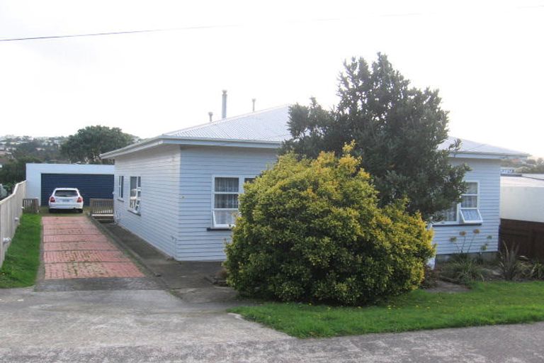 Photo of property in 16 Petherick Crescent, Johnsonville, Wellington, 6037