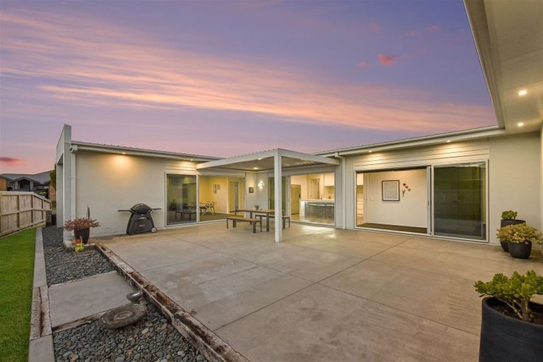 Photo of property in 172 Saint James Drive, Huntington, Hamilton, 3210