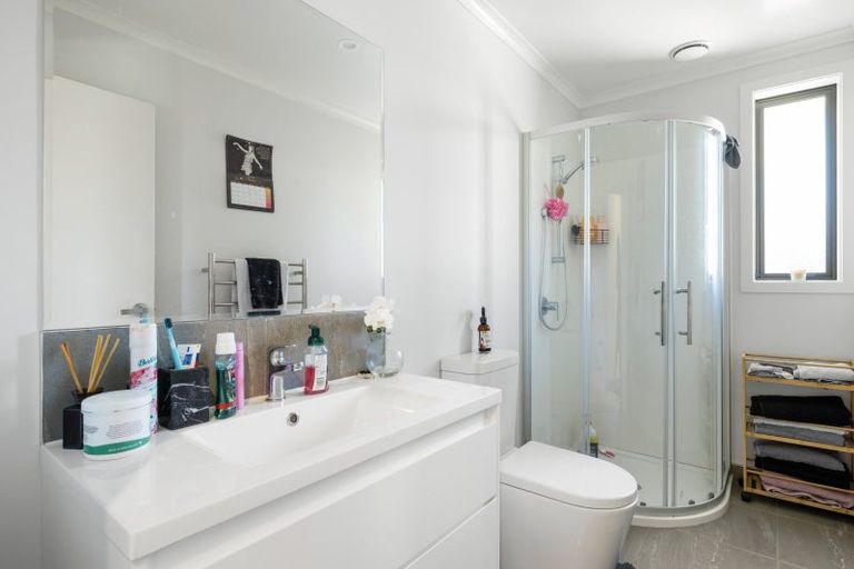 Photo of property in 2/15 Mabian Crescent, Deanwell, Hamilton, 3206