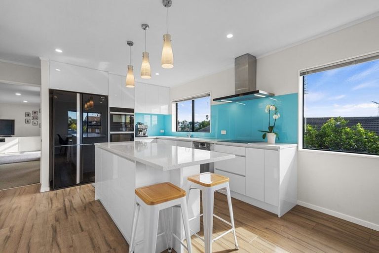Photo of property in 20 Matisse Drive, West Harbour, Auckland, 0618