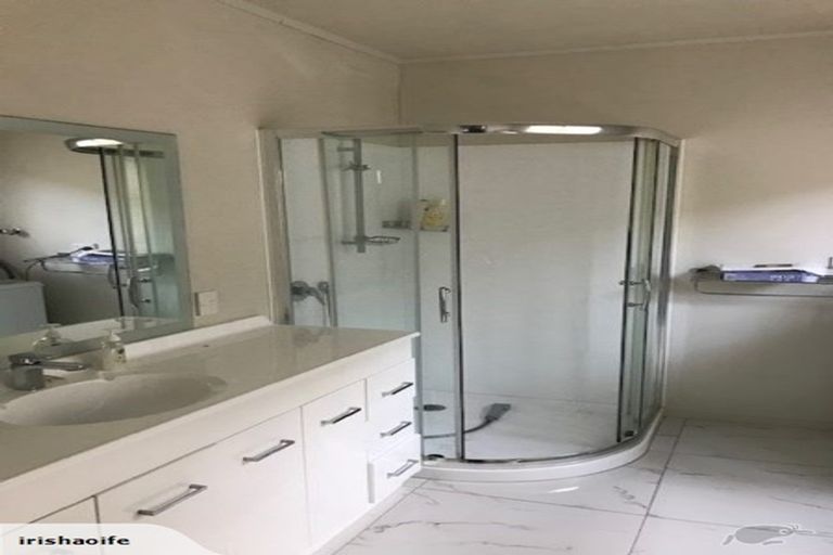 Photo of property in 24a East Coast Road, Milford, Auckland, 0620