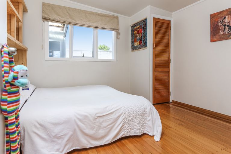 Photo of property in 6 Laura Street, Kelston, Auckland, 0602