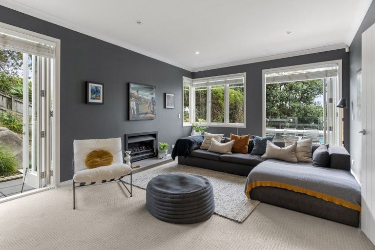 Photo of property in 28a Waterview Road, Stanley Point, Auckland, 0624