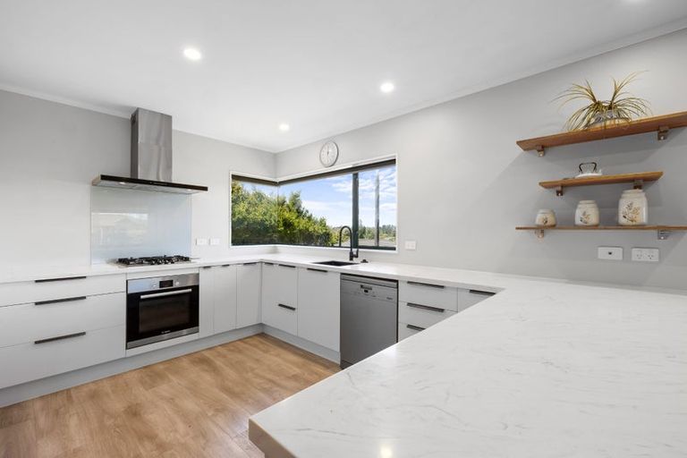 Photo of property in 9 Sandel Rise, Merrilands, New Plymouth, 4312