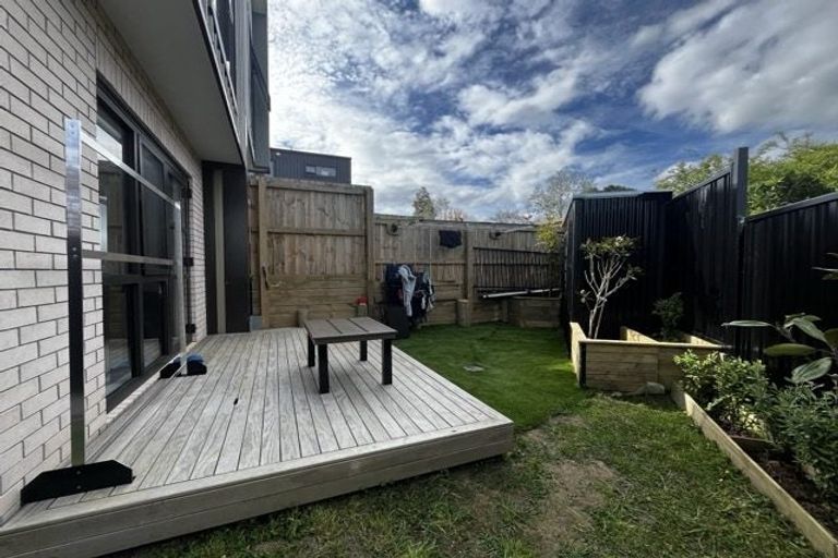 Photo of property in 1/21 Newham Place, Henderson, Auckland, 0612