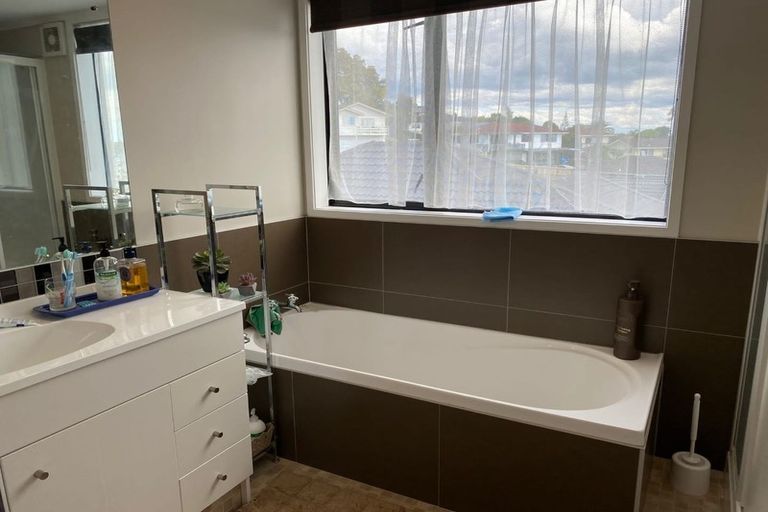 Photo of property in 1/15 Eske Place, Highland Park, Auckland, 2010