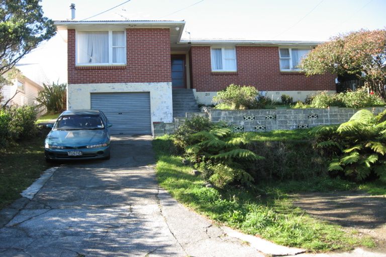 Photo of property in 8 Dunmail Way, Newlands, Wellington, 6037