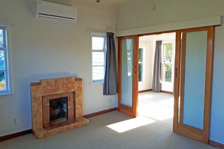 Photo of property in 11 Lucknow Terrace, Khandallah, Wellington, 6035