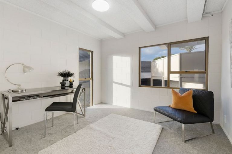 Photo of property in 21a Garadice Road, Rothesay Bay, Auckland, 0630