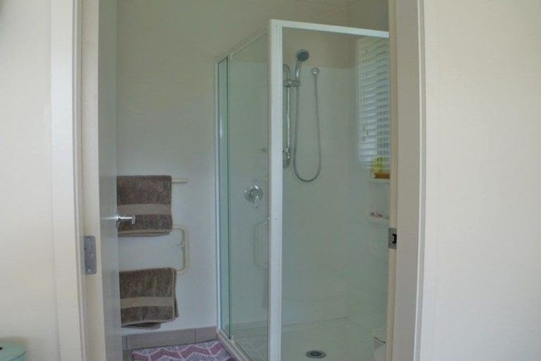 Photo of property in 6 Wai Place, One Tree Point, 0118