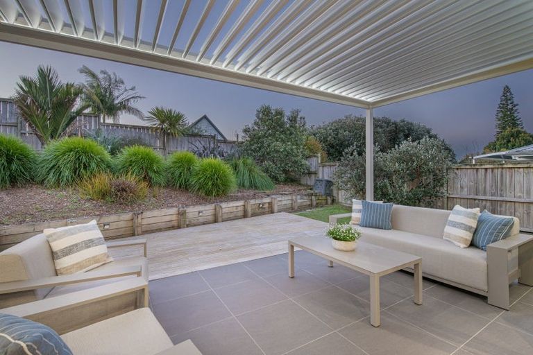 Photo of property in 26 Kukuwai Avenue, Red Beach, 0932