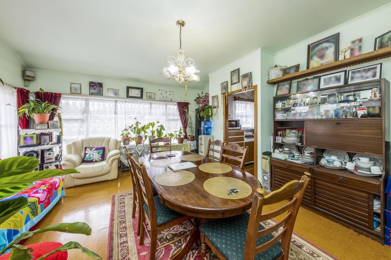 Photo of property in 114 Buckland Road, Mangere East, Auckland, 2024