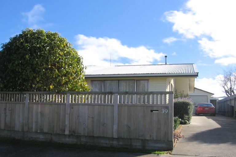 Photo of property in 39 Geraldine Crescent, Cloverlea, Palmerston North, 4412