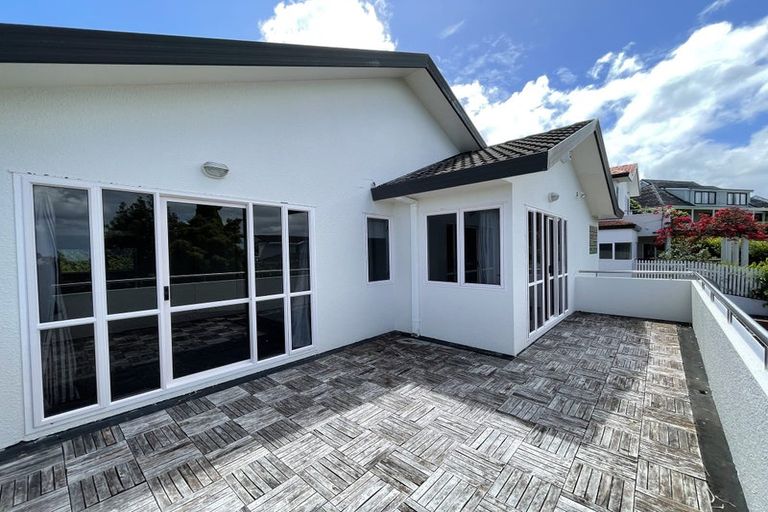 Photo of property in 2/21 Calypso Place, Rothesay Bay, Auckland, 0630