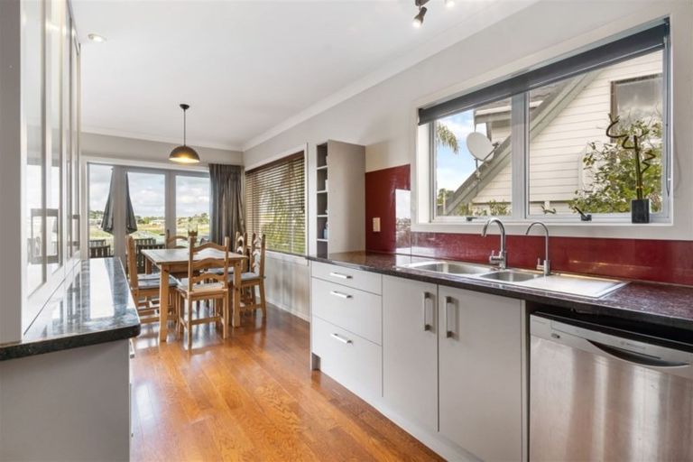 Photo of property in 41 Albatross Road, Red Beach, 0932