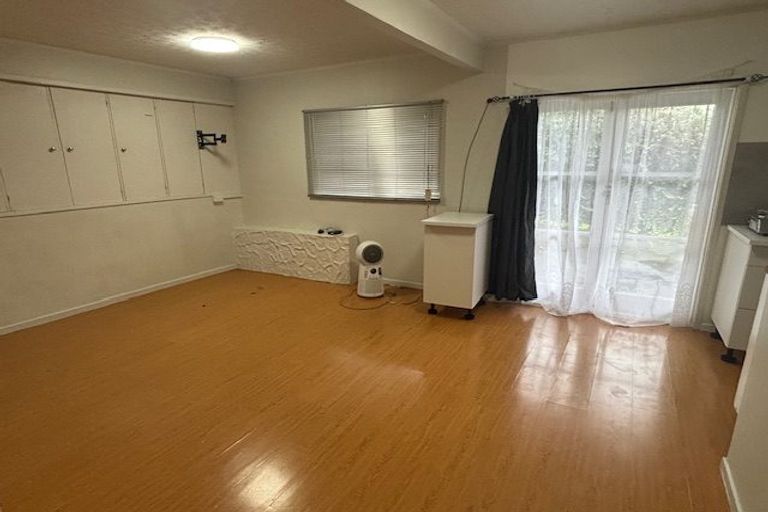 Photo of property in 1/23 Woodcote Drive, Glenfield, Auckland, 0629