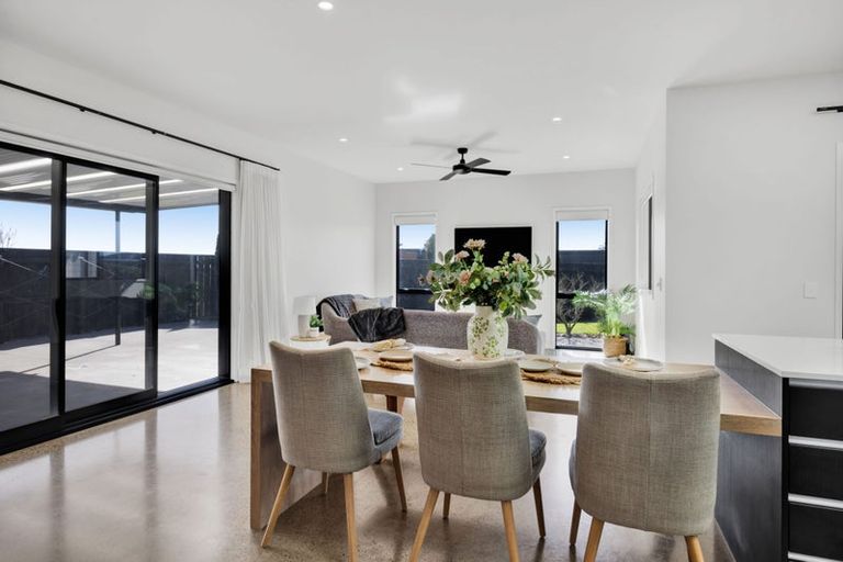 Photo of property in 5 Aheahea Way, Hurworth, New Plymouth, 4310