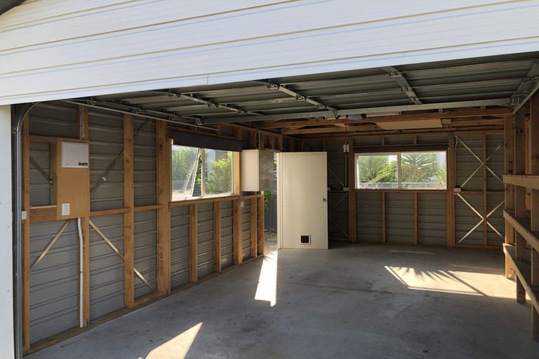 Photo of property in 2 Taihiki Road, Clarks Beach, 2122