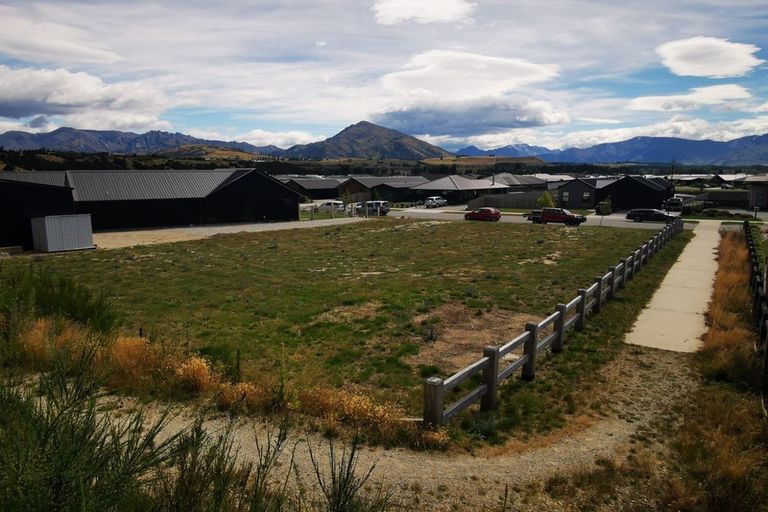 Photo of property in 37 Kingfisher Crescent, Albert Town, Wanaka, 9305
